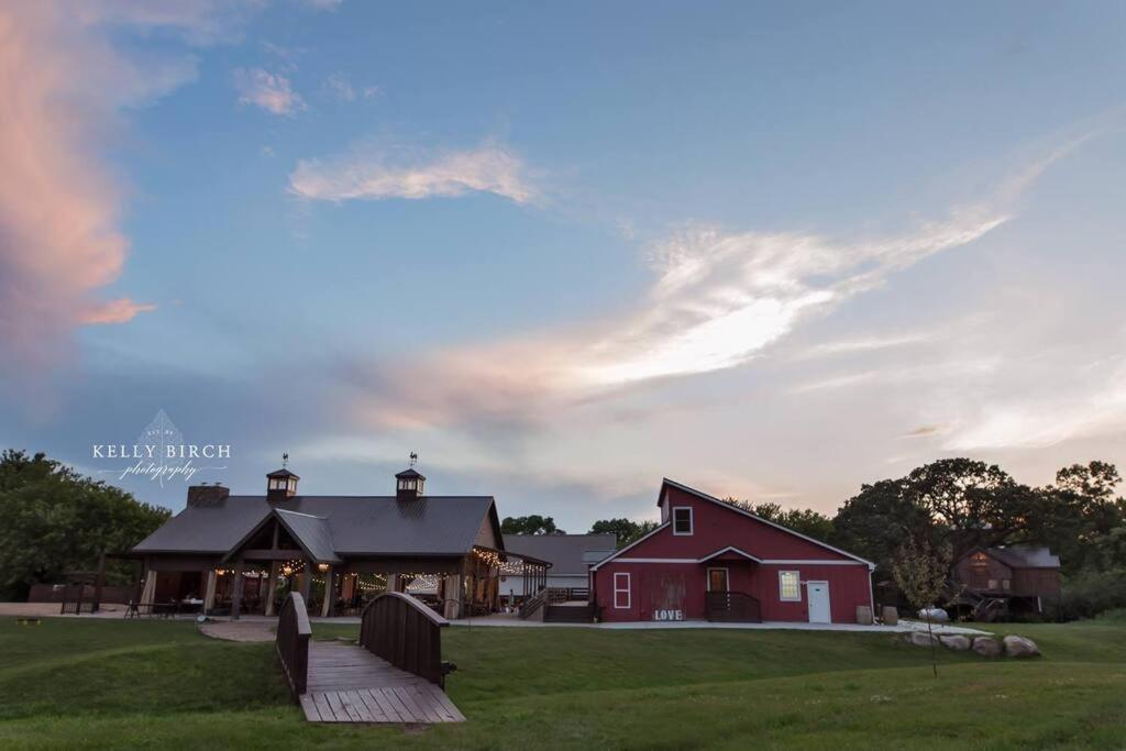 Corn Crib Cottage Barn And Villa At Hope Glen Farm Cottage Grove Exterior photo